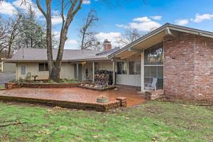 صورة لـ Mid-Century-Modern Mountain Gem في بليسرفيل