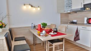 Кухня или мини-кухня в Das Falk Apartmenthaus
