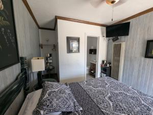 a bedroom with a bed in a room at Squaw Valley Motel Room 4 in Squaw Valley