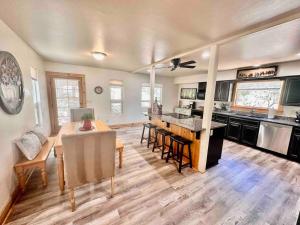 a kitchen and dining room with a table and chairs at Timber Terrace .9 mi Downtown pet friendly in Prescott