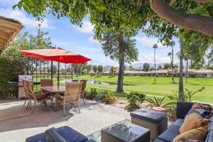 O grădină în afara The Palmer Monterey Country Club Hole 6 Resort Amenities