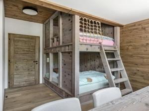 Fotografie z fotogalerie ubytování 6-bedroom villa in Moravia ve Velkých Karlovicích