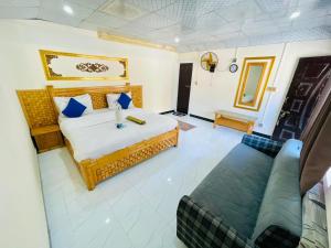 Area soggiorno di Ibex Riverside Cottage Neelum Valley