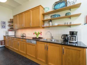 Kuchyň nebo kuchyňský kout v ubytování Le Hameau du Château Elegance and serenity