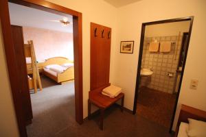 Koupelna v ubytování Erlebnislandgasthof Hotel Neiderhell + 37 fotografií