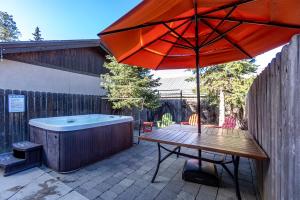 Sân trong/khu vực ngoài trời tại Snowcreek Birch - Hot Tub - 8 People