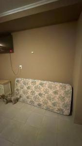 een grote matras op de hoek van een kamer bij Monoambiente en pleno CENTRO in Resistencia +1 foto