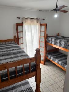 Ένα ή περισσότερα κρεβάτια σε δωμάτιο στο Apartamento no Lázaro