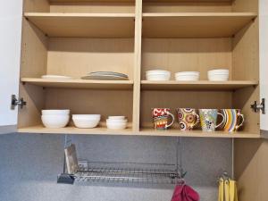 Hongdae Guesthouse4 - 1min from Hongik Uni station Exit #1的咖啡和沏茶工具