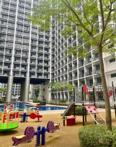 Cozy and Affordable Condo near MOA and Airport with Wifi 069游泳池或附近泳池