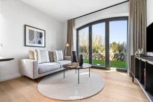 a living room with a couch and a table at Brooklyn Bridge Suite List auf Sylt in List