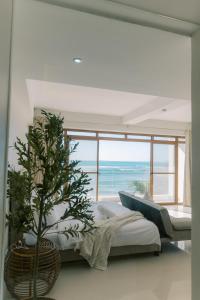 Postel nebo postele na pokoji v ubytování Palms La Union Beachfront Suites