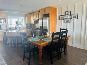 Kuchyň nebo kuchyňský kout v ubytování Ohana + 34 fotografií