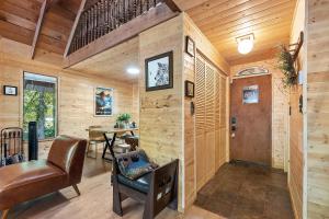 Posezení v ubytování PNW River Cabin + 35 fotografií
