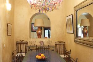 a dining room with a table with a bowl of fruit on it at Sublime Riad d'artiste au coeur de la médina d'Essaouira in Essaouira