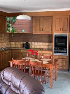 Η κουζίνα ή μικρή κουζίνα στο Footbridge Holiday Apartment, Prime Position