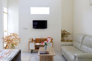 a living room with a couch and a table at Bungo Bed & Breakfast Workation in Bukittinggi