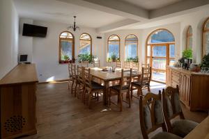 a dining room with a table and chairs at Pensiunea Casa Elvira in Vama