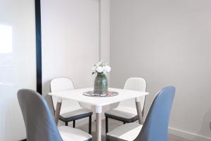 Posezení v ubytování Heart Melbourne Cbd 1bedroom Apartment Balcony