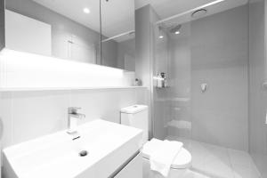 Koupelna v ubytování Heart Melbourne Cbd 1bedroom Apartment Balcony