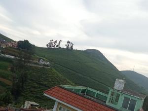 Nespecifikovaný výhled na hory nebo výhled na hory při pohledu z hotelu