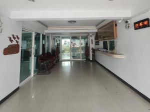 Ο χώρος του λόμπι ή της ρεσεψιόν στο Puingtong Building Mega Bangna