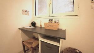 サン・ルにあるLe Voyageur - Chambre chez l'habitantの表示の机