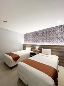 Postelja oz. postelje v sobi nastanitve SM Tower Hotel and Convention Berau