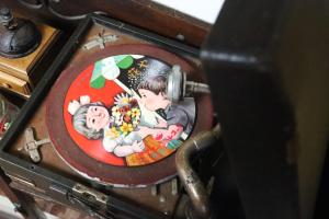 a close up of a figurine of a couple at はたご屋ちゅうべ in Taki