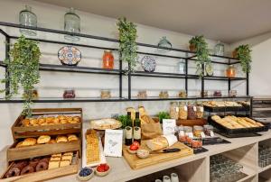 a bakery with bread and other foods on display at Sercotel Córdoba Delicias in Córdoba