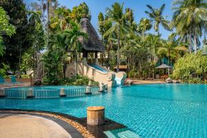 Bazén v ubytování Paradox Resort Phuket nebo v jeho okolí + 37 fotografií