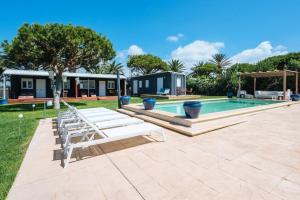 Swimmingpoolen hos eller tæt på Apartamentos Zahora 37