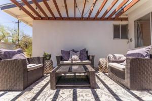 Posedenie v ubytovaní Hot Tub-Firepit-Star Gazing-5 min to Joshua Tree National Park!