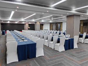 Zona business o sala conferenze di 东莞凤岗众恒隆逸扉酒店