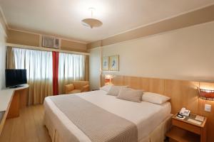 Voodi või voodid majutusasutuse Mirasol Copacabana Hotel toas