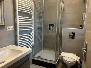 Chambre double à Niederkorn 욕실