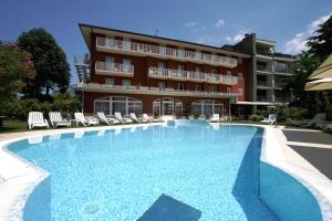 Bazén v ubytování Hotel Villa Rosa nebo v jeho okolí