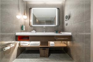 Vannituba majutusasutuses Home2 Suite by Hilton Chongqing South Bank