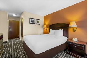 Postel nebo postele na pokoji v ubytování Comfort Inn & Suites Somerset - New Brunswick + 30 fotografií
