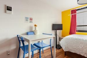 a small bedroom with a desk and a bed at jtr浅草橋302 in Tokyo