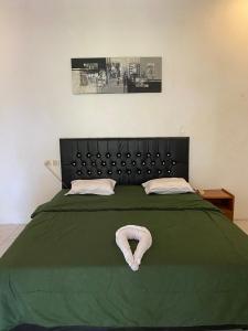 Ένα ή περισσότερα κρεβάτια σε δωμάτιο στο Bale Langgak Lodge