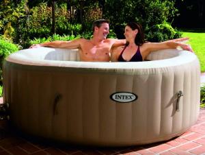 a man and a woman sitting in a hot tub at Privat Inn in Rakvice