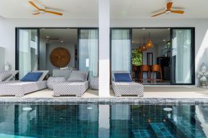 Bazén v ubytování Serenity Villa piscine privée vue mer ! nebo v jeho okolí
