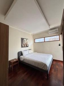 Ένα ή περισσότερα κρεβάτια σε δωμάτιο στο Sutji living
