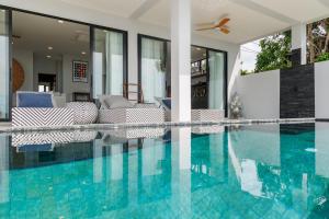 Bazén v ubytování Serenity Villa piscine privée vue mer ! nebo v jeho okolí
