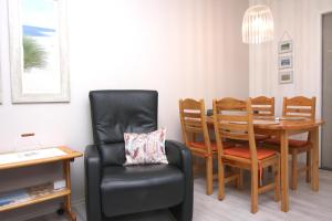 Posezení v ubytování Ferienwohnung F249 für 2-4 Personen an der Ostsee
