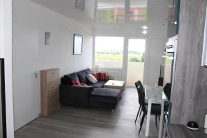 Posezení v ubytování Ferienwohnung L432 für 2-4 Personen an der Ostsee