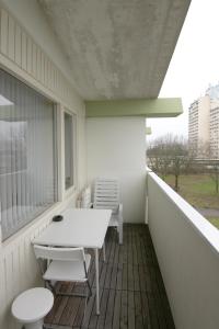 a porch with a table and chairs on a balcony at Ferienwohnung L435 für 2-4 Personen an der Ostsee in Schönberg in Holstein +1 photo