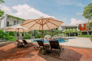 Bazén v ubytování LPP Garden Hotel nebo v jeho okolí