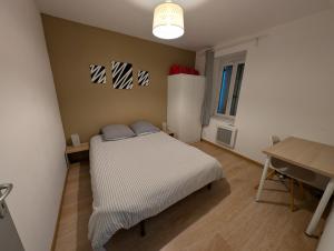 Una cama o camas en una habitación de Gîte Ocrinien, Maison 2 chambres & Loire à Vélo